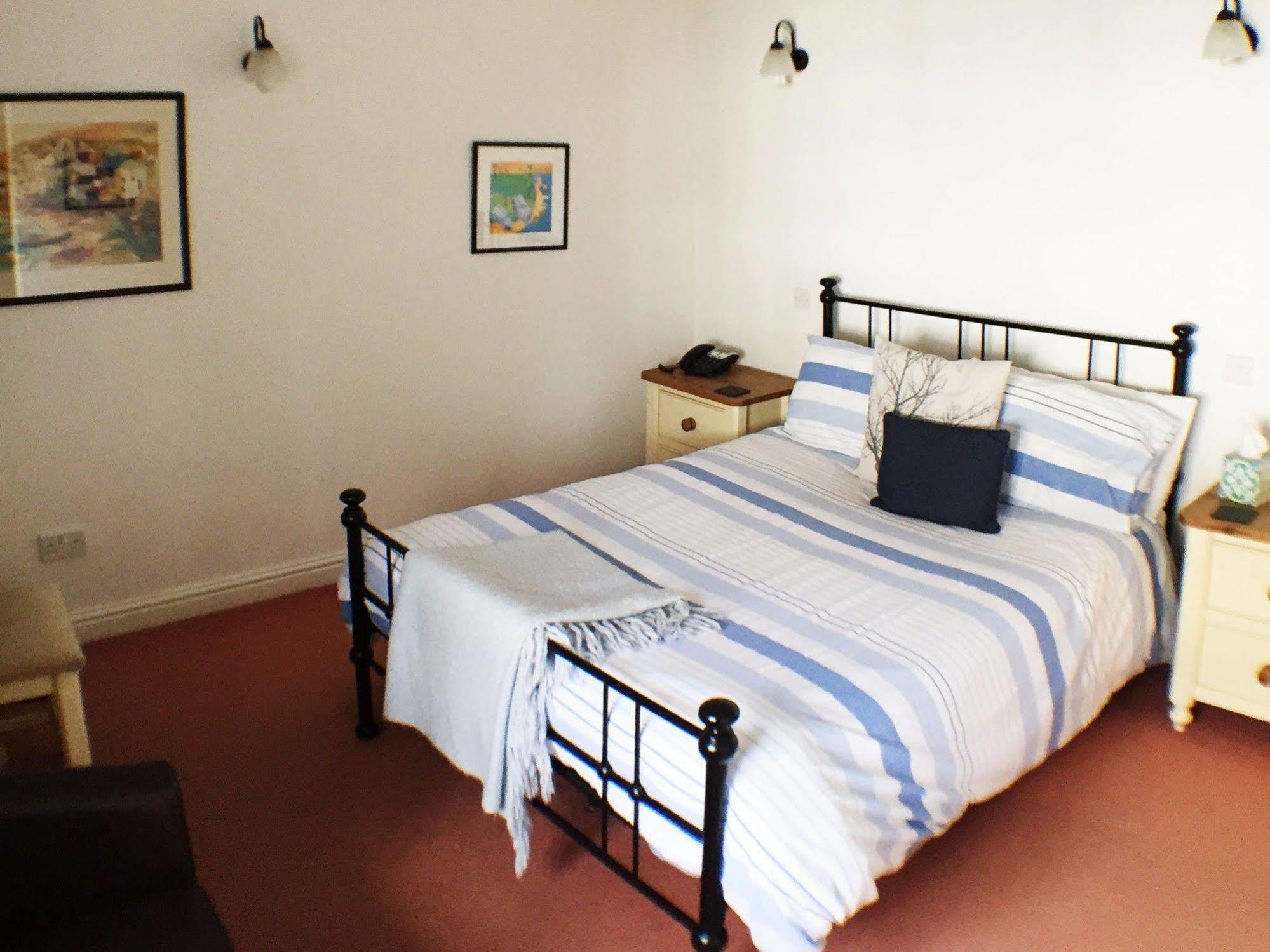 فندق The White Hart Sherington المظهر الخارجي الصورة