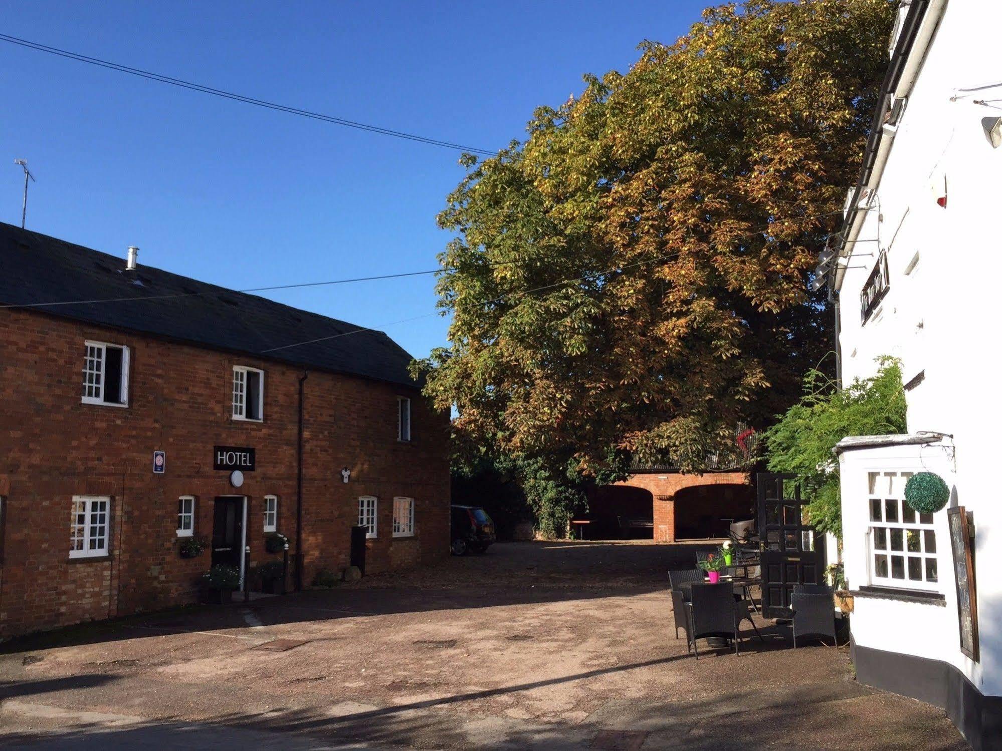 فندق The White Hart Sherington المظهر الخارجي الصورة