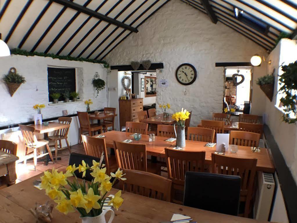 فندق The White Hart Sherington المظهر الخارجي الصورة