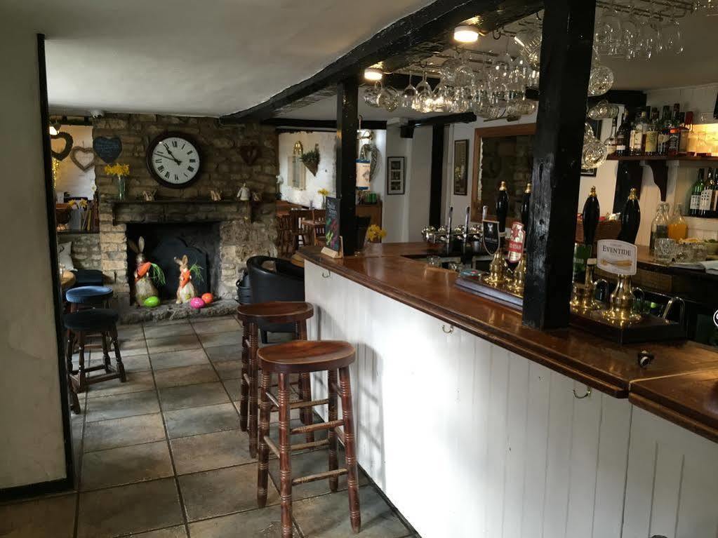 فندق The White Hart Sherington المظهر الخارجي الصورة