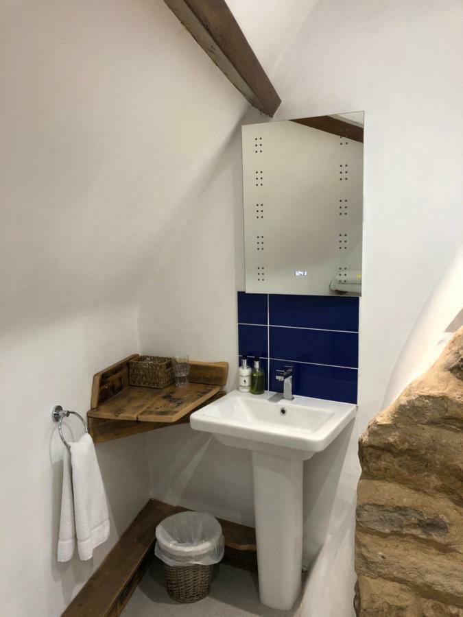فندق The White Hart Sherington المظهر الخارجي الصورة