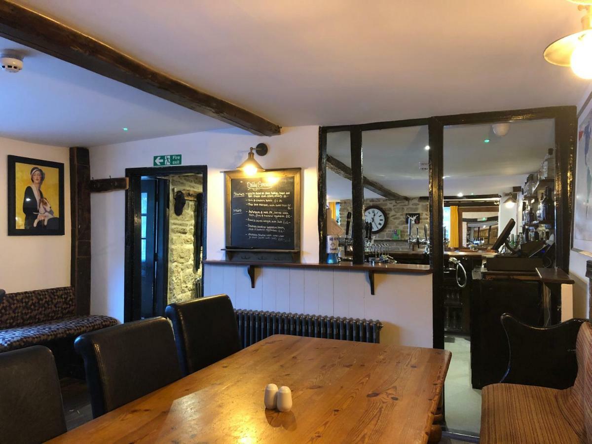 فندق The White Hart Sherington المظهر الخارجي الصورة
